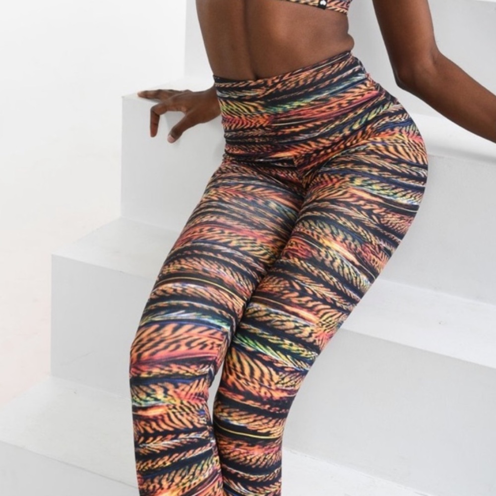 Booty by Brabants Sol Leggings Multicolor Abstract Print OS (Fits Small Best)‎